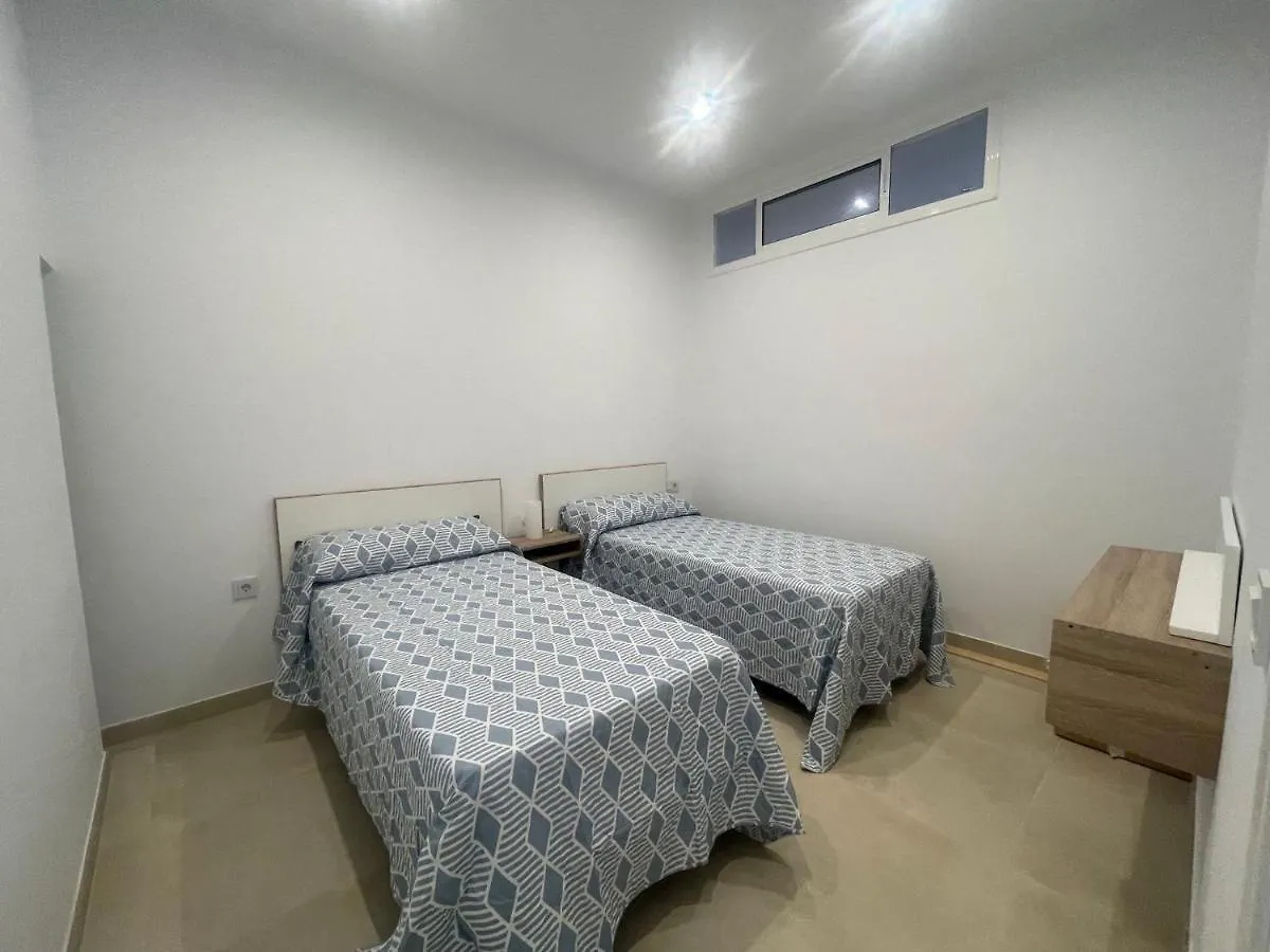 Dani Home Cadiz 0*,